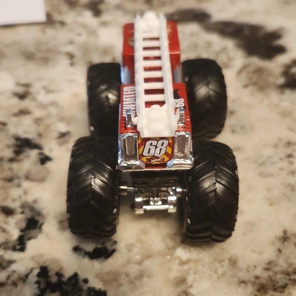 Mattel Hotwheels Monster Trucks 4x4 firetruck